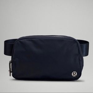 NWT Lululemon Everywhere belt bag- Navy